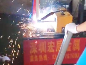 护栏配件-单轴自动底板焊机视频